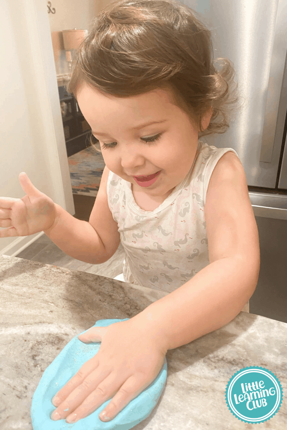 how-to-make-moon-dough-with-conditioner-and-corn-starch-little